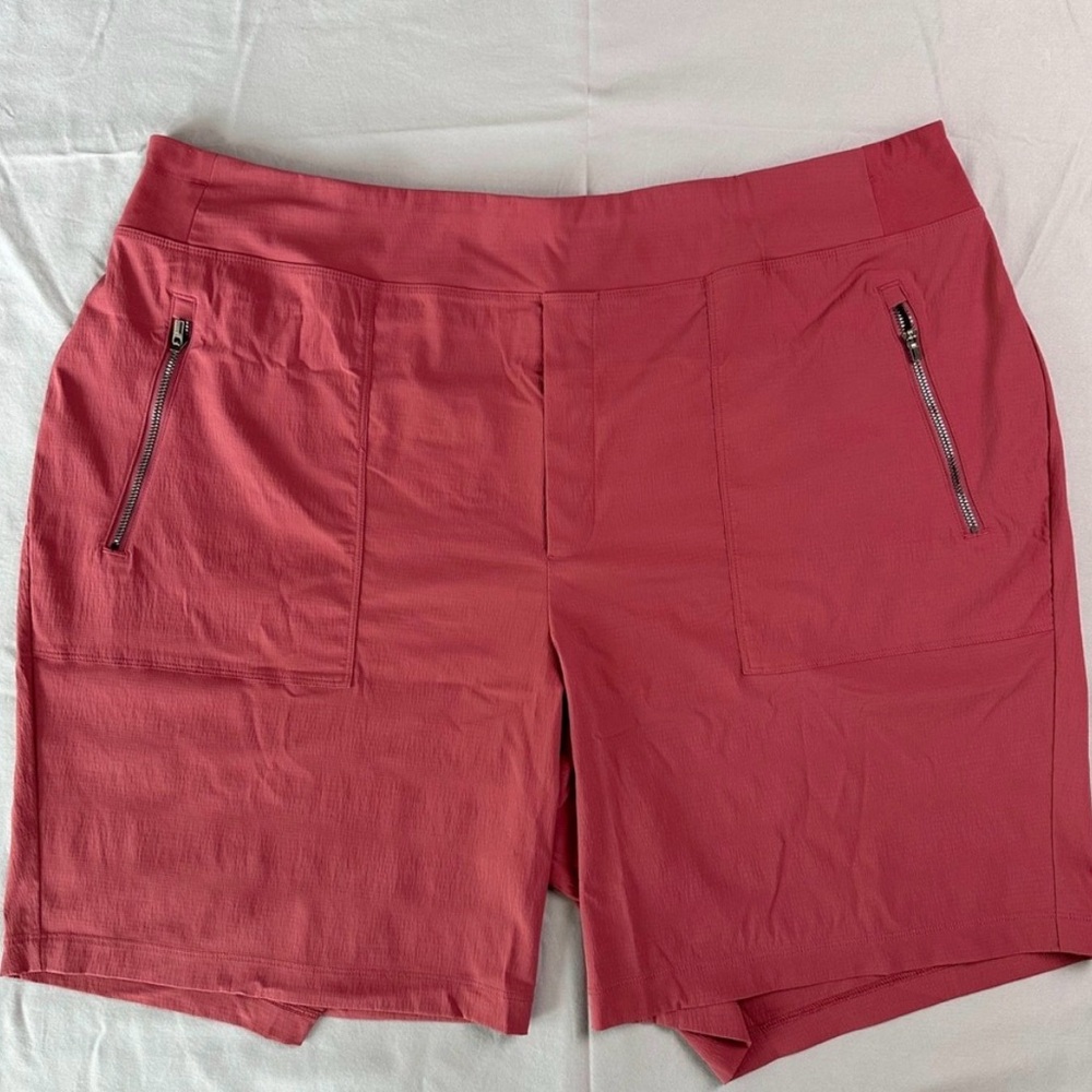 Athleta Trekkie North pull on bermuda shorts